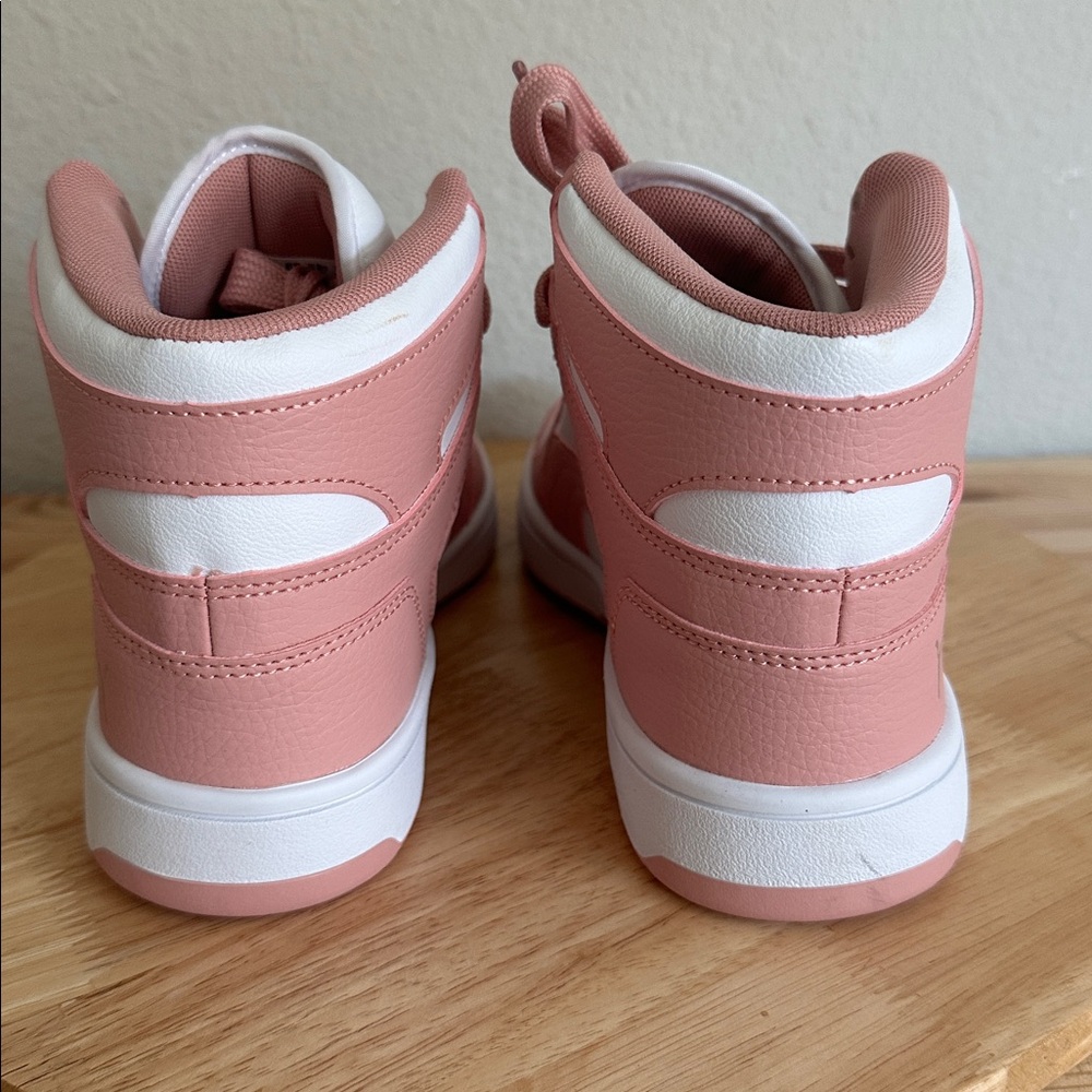 PUMA Rebound Layup Bling Glow Womens Basketball Shoes new 6.5 pink - Picture 5 of 8